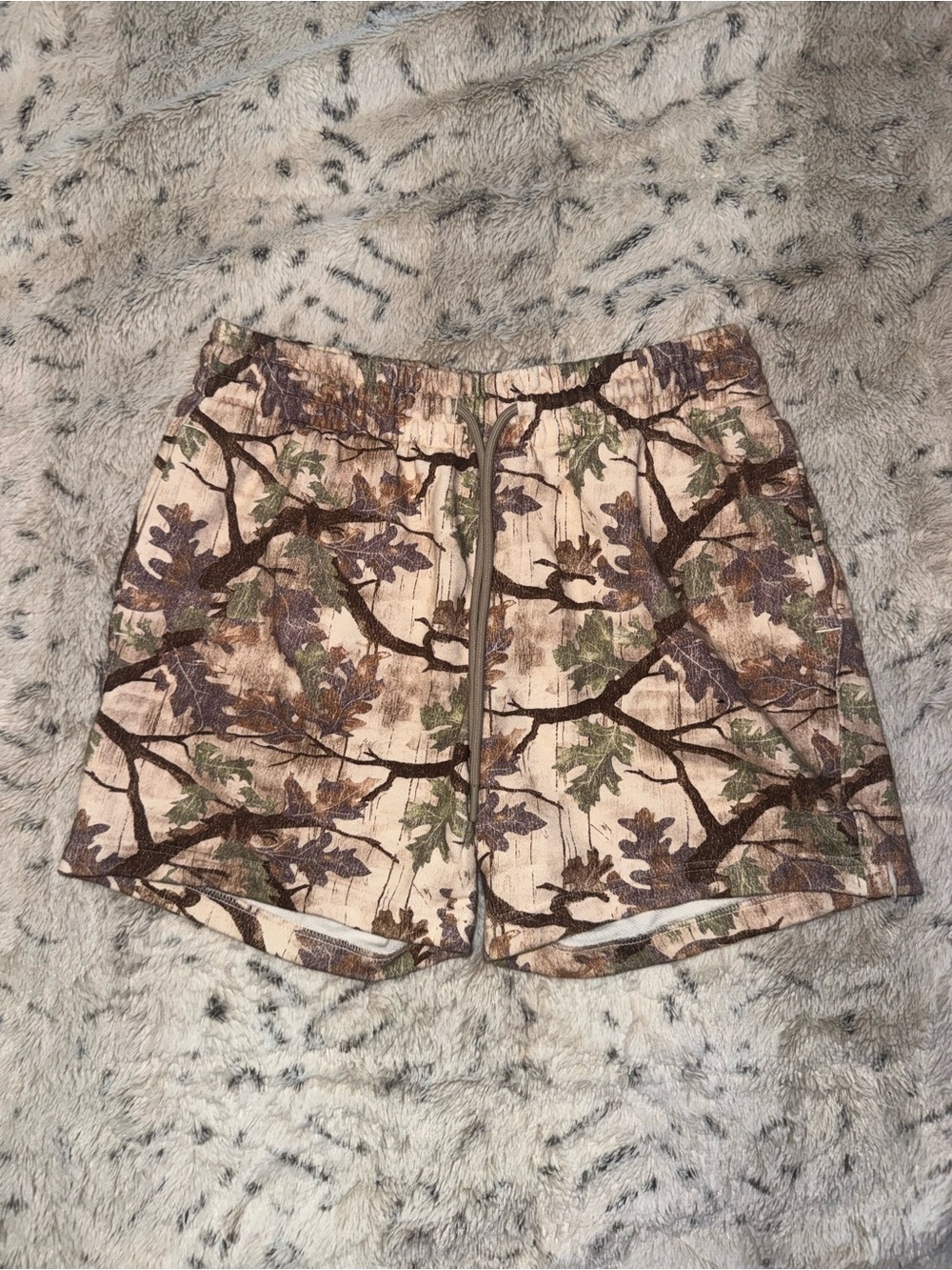 Original Use Men Oak Leaf Camouflage Drawstring Shorts - Tan & Green